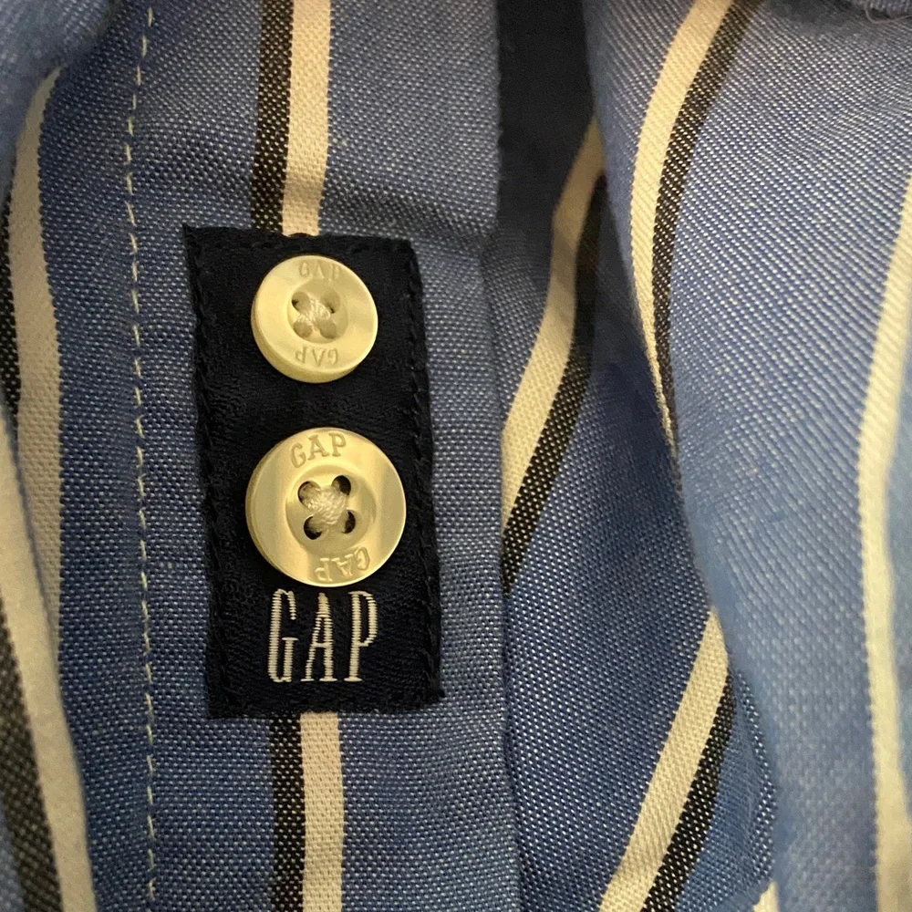 GAP Blue and White Vertical Stripe Button-Down Shirt Size Small